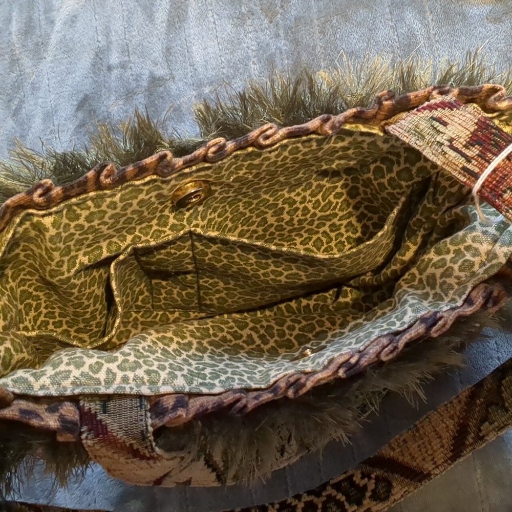 Chic Tapestry Shoulder Bag with Animal Motif - Picture 9 of 16